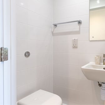 Silver Skyline En Suite - Image 4